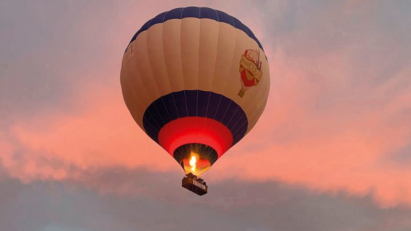 رحلات البالون الطائر في الأقصر: اكتشفوا أسرار الآثار من أعلى بزاوية جديدة!