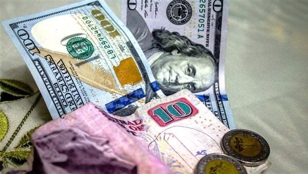 صراع الدولار والجنيه: تعرف على أسعار البنوك لحظة بلحظة
