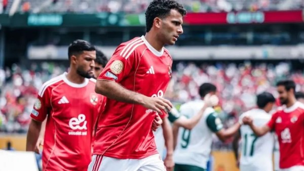 نجم الأهلي يفاجئ الإدارة بطلب غير متوقع قبل مغادرته.. اكتشفوا التفاصيل المثيرة!
