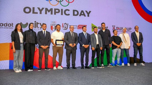 الأبطال الأولمبيون يهنئون إدريس بعد انتخابه نائبًا لرئيس الاتحاد الدولي للألعاب المائية!