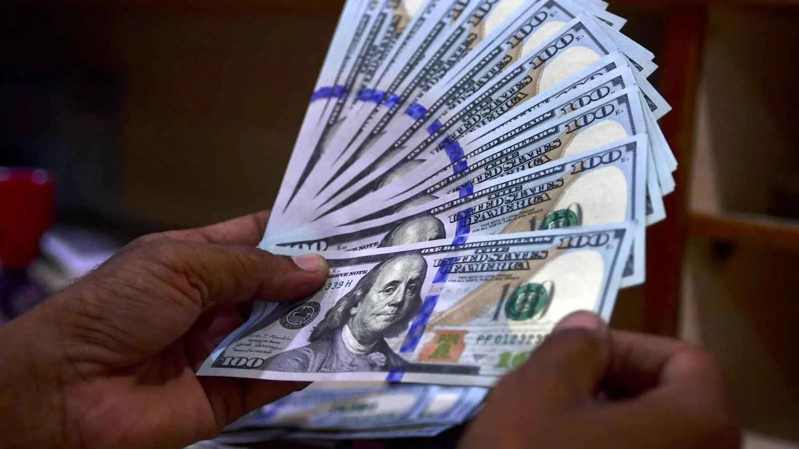 اكتشف كيف يمكن للتغيرات الاقتصادية أن تعيد تشكيل توازن الأسواق العالمية!