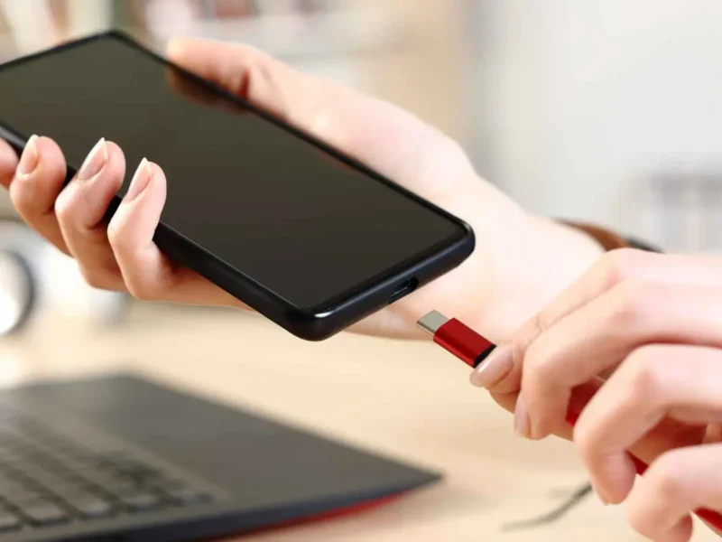 خلي بالك من نفسك .. بطارية هاتفك في خطر ممكن تنفجر في أي وقت بسبب عادة يومية لازم تبطلها