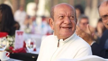 محمود البزاوي يشارك صورة نادرة مع لطفي لبيب في لحظة مؤثرة من ‘الملك هو الملك’!