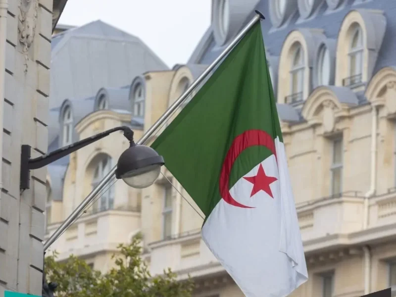 ماذا يخبئ المستقبل للمتقاعدين في الجزائر؟ اكتشف التغييرات المرتقبة في سن التقاعد لعام 2025 وتأثيراتها على حياتك!